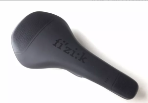 Sedlo Fizik Taiga sedlo �erna matn�/leskl� 137mm